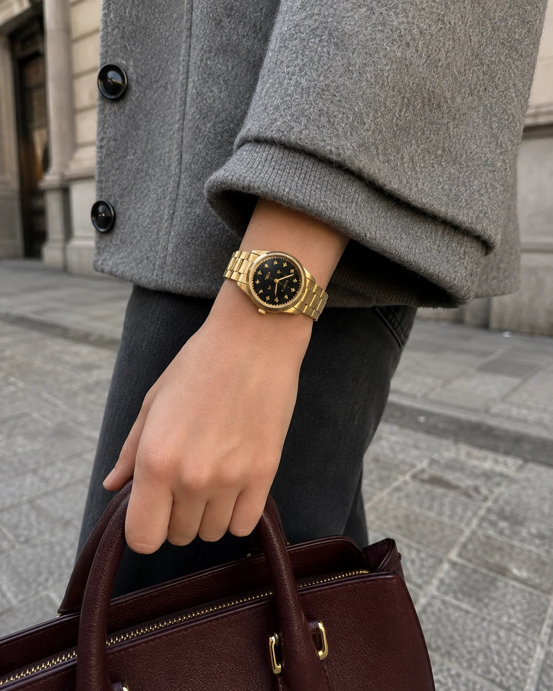 Women's Gucci G-Timeless 32 mm Black Bee Dial Watch - YA1265037